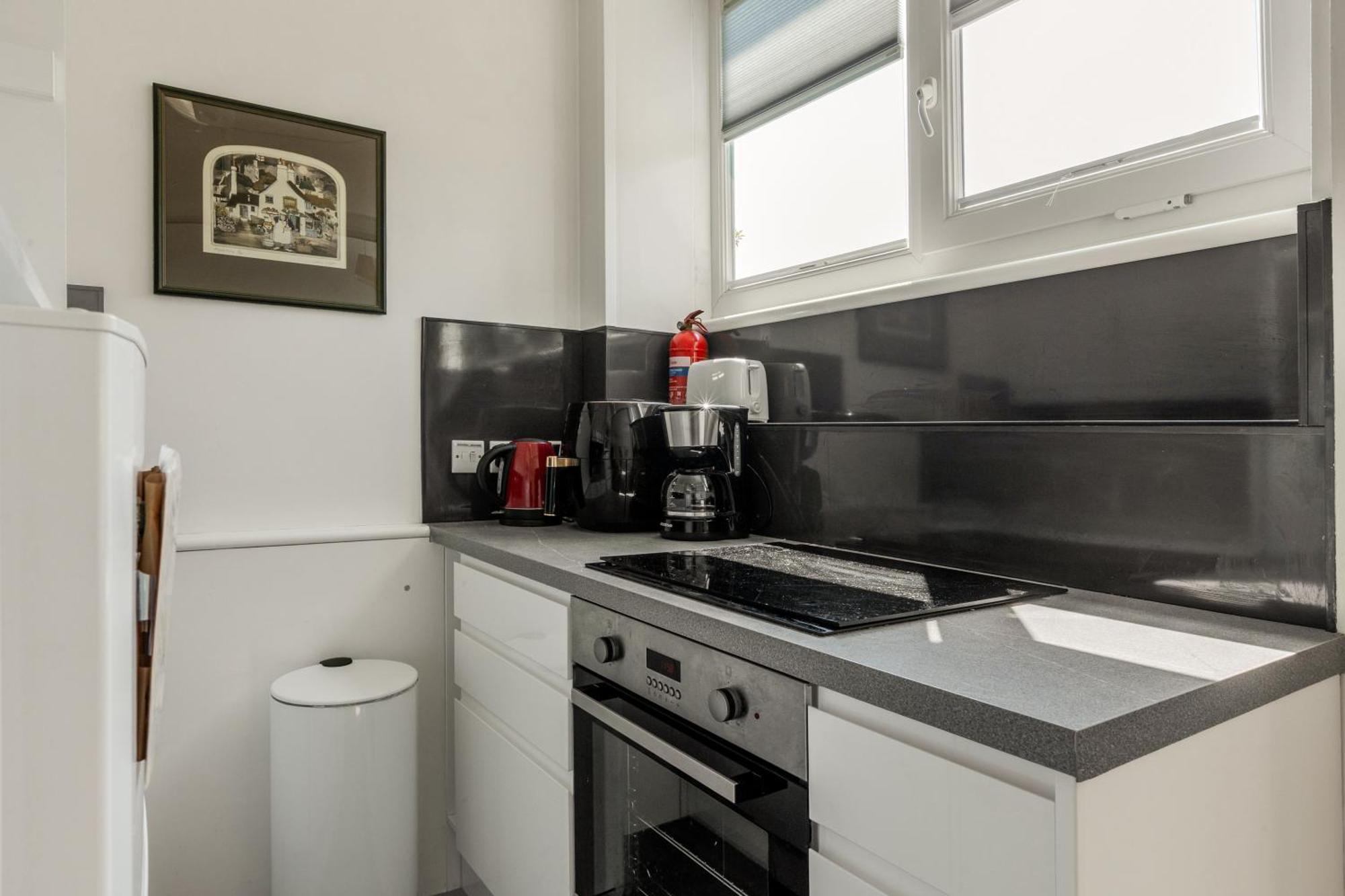 Sun-lit Studio, 7 Mins To Tube &train, Putney Londres