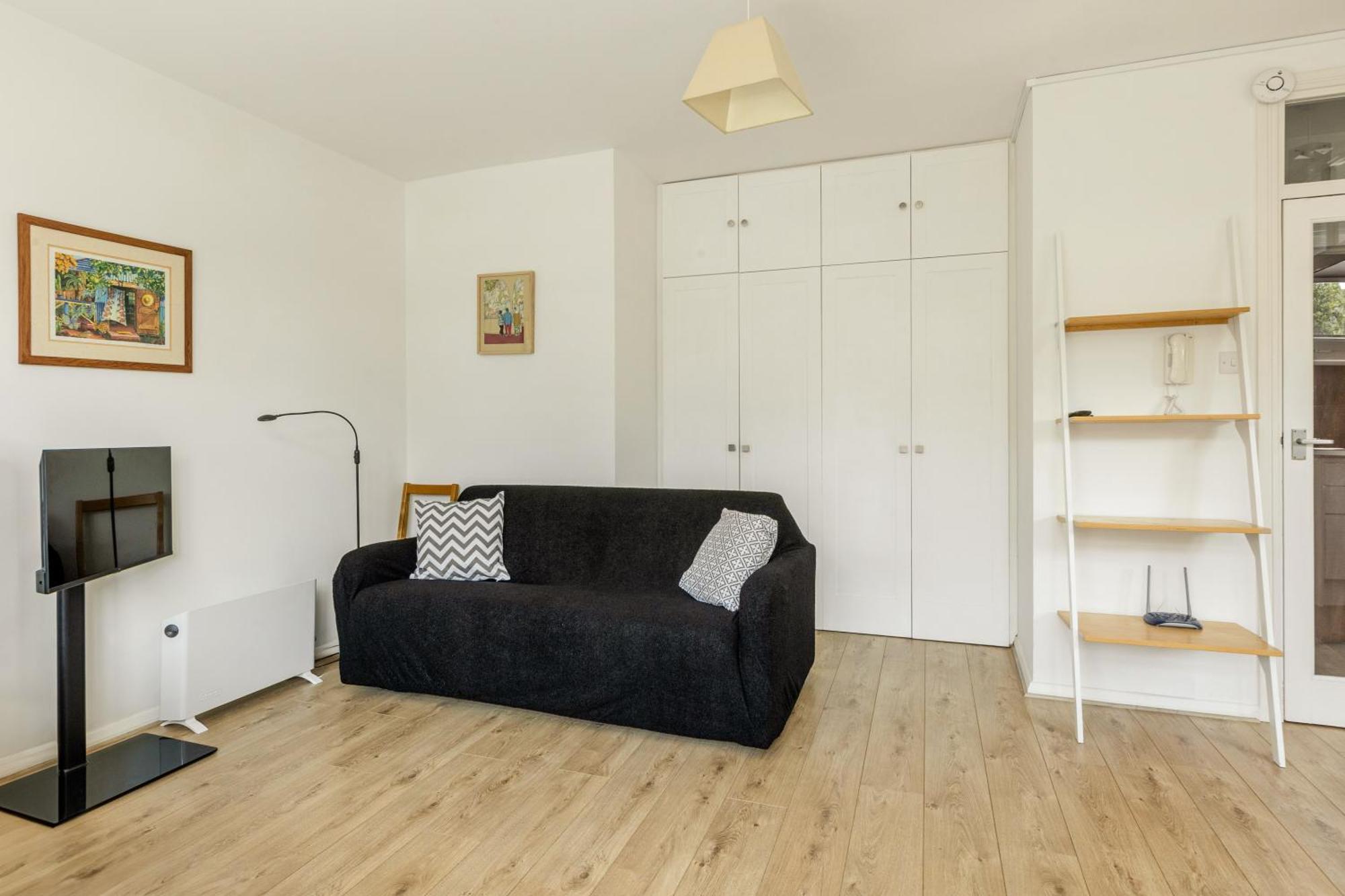 Sun-lit Studio, 7 Mins To Tube &train, Putney *